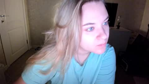 appleyummybuns online show from November 12, 4:18 pm