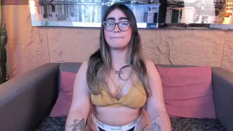 apprilfoxx online show from September 30, 3:39 pm