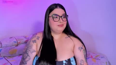 Snapshot of apriilpeach_ chatting on February 14, 2:41 am Maria online show from February 14, 2:41 am