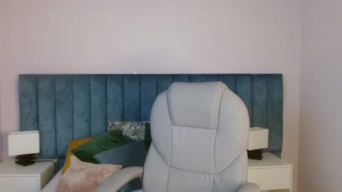 Snapshot of april__bunny chatting on December 20, 11:16 pm April Bunny online show from December 20, 11:16 pm
