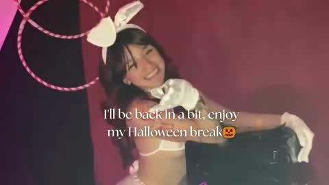 Snapshot of april_bennett chatting on October 23, 12:15 pm   online show from October 23, 12:15 pm