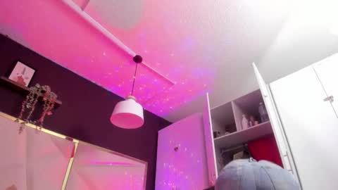 Snapshot of april_bowie chatting on September 20, 12:28 pm April online show from September 20, 12:28 pm