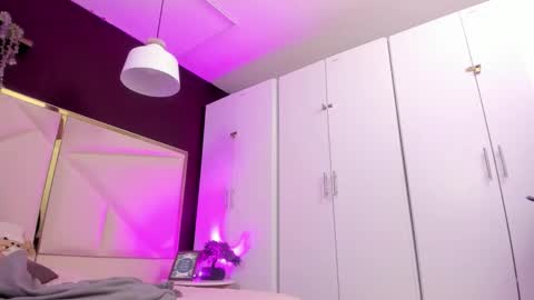 Snapshot of april_bowie chatting on September 30, 12:21 pm April online show from September 30, 12:21 pm