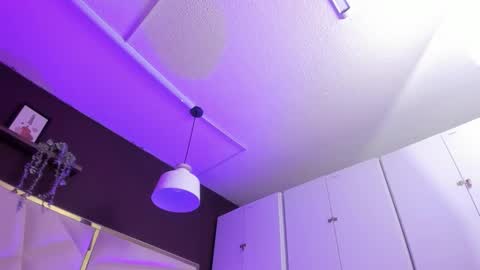 Snapshot of april_bowie chatting on October 15, 11:43 am April online show from October 15, 11:43 am