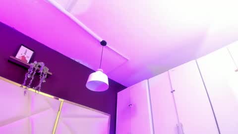 Snapshot of april_bowie chatting on October 20, 11:32 am April online show from October 20, 11:32 am