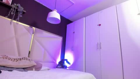 Snapshot of april_bowie chatting on October 28, 11:14 am April online show from October 28, 11:14 am