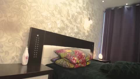 April Bronte online show from November 25, 8:20 pm