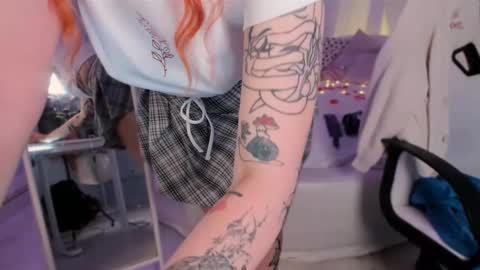 Snapshot of april_coy chatting on February 13, 12:13 am April follow me online show from February 13, 12:13 am