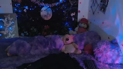 april_l6 online show from December 15, 9:20 pm