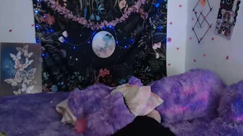 april_l6 online show from January 18, 9:45 pm