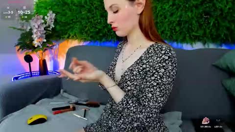 Snapshot of aprilavery chatting on November 29, 4:21 pm April online show from November 29, 4:21 pm