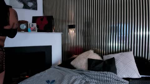 AprilBom online show from March 25, 12:11 pm