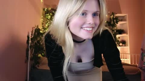 Snapshot of aprilgreeen chatting on April 6, 9:16 pm Hazy online show from April 6, 9:16 pm