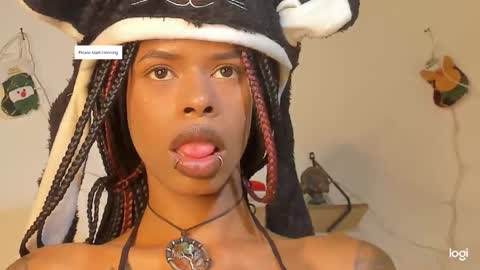 Snapshot of aprillebony319262 chatting on December 18, 8:15 pm aprillebony319262 online show from December 18, 8:15 pm