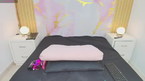aprillross online show from May 11, 1:50 pm