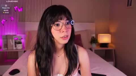 aprilqueenie online show from May 17, 7:43 pm