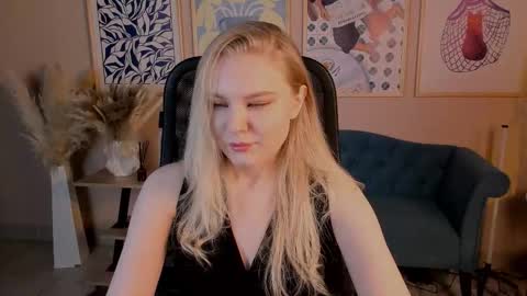 Snapshot of aprilserenity chatting on September 11, 1:17 am April. All year round. online show from September 11, 1:17 am