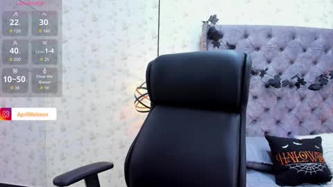 Snapshot of aprilwatson chatting on October 11, 12:32 am April online show from October 11, 12:32 am