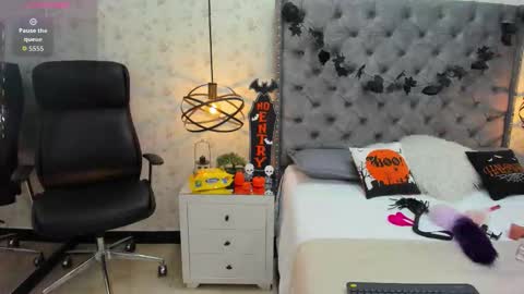 Snapshot of aprilwatson chatting on October 20, 7:14 pm April online show from October 20, 7:14 pm