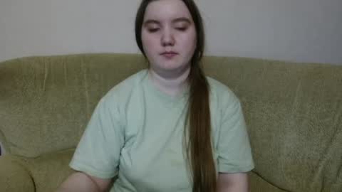 Josefin online show from June 18, 1:15 pm