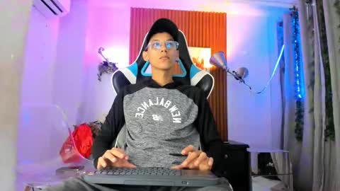 Snapshot of aquarius_xxx chatting on October 17, 11:24 am aquarius_xxx online show from October 17, 11:24 am