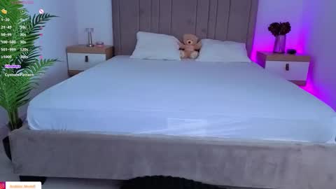 IsaBella online show from December 2, 9:47 am