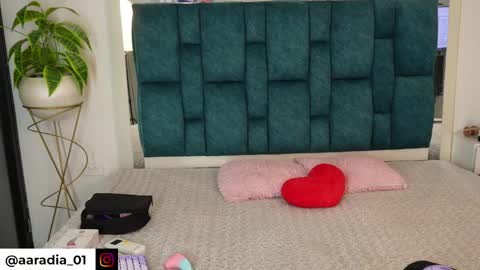 Snapshot of aradia_01 chatting on May 1, 3:00 am online show from May 1, 3:00 am