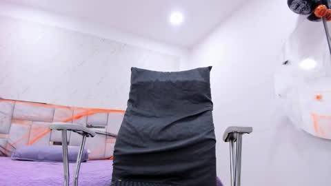 aradia_kiss online show from October 27, 9:30 pm