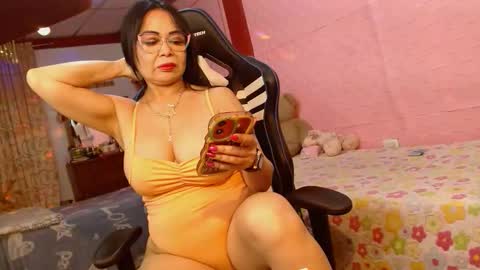 Snapshot of aranza_sexy chatting on October 30, 10:16 am Aranza online show from October 30, 10:16 am