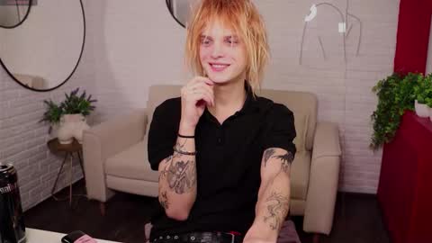 archiehali online show from October 15, 8:20 pm