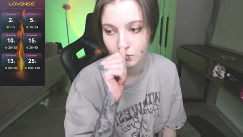 Snapshot of arden_moraine chatting on February 14, 7:43 pm Im Arden online show from February 14, 7:43 pm