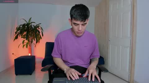 Snapshot of ares_johnsonn chatting on November 4, 6:29 pm Ares online show from November 4, 6:29 pm