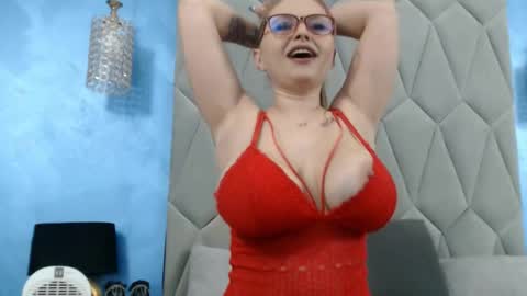 Snapshot of aretialisya chatting on December 3, 6:32 am aretialisya online show from December 3, 6:32 am