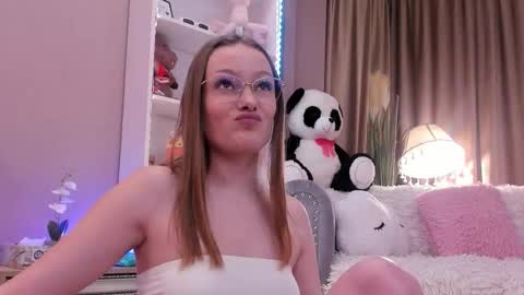 Snapshot of ari3el chatting on February 5, 9:52 pm Ariel online show from February 5, 9:52 pm