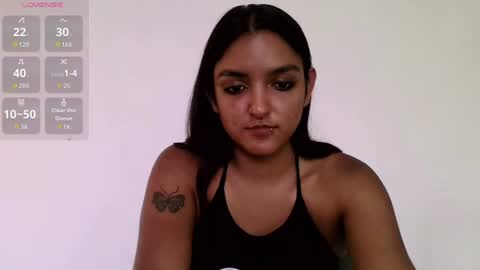 Snapshot of ari_20_ chatting on June 27, 5:18 pm Bella online show from June 27, 5:18 pm