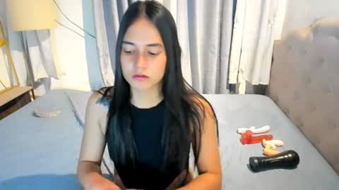 Snapshot of ari_anaa chatting on February 20, 2:06 pm AriCandyAnna online show from February 20, 2:06 pm