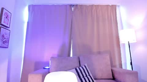 Ari online show from April 27, 2:04 pm