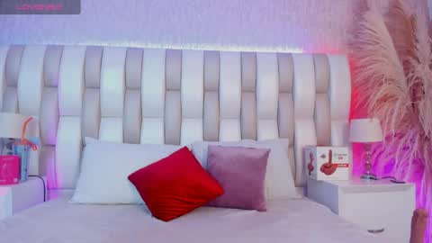 ari_lynn_ online show from April 1, 3:07 am