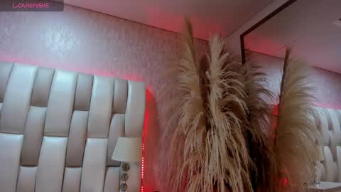 ari_lynn_ online show from May 2, 3:33 am