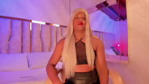 Snapshot of ari_monet chatting on September 23, 11:46 am ARI  online show from September 23, 11:46 am