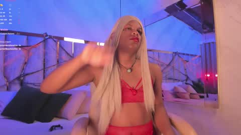 Snapshot of ari_monet chatting on October 29, 11:45 am ARI  online show from October 29, 11:45 am