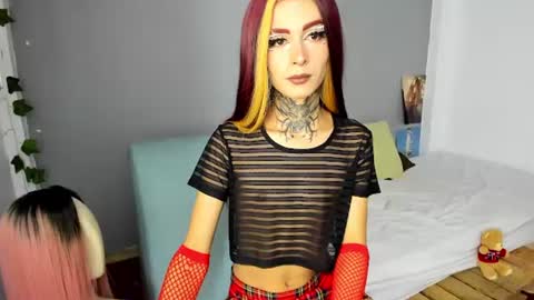 Snapshot of ari_uchis chatting on July 7, 2:36 am Annie online show from July 7, 2:36 am
