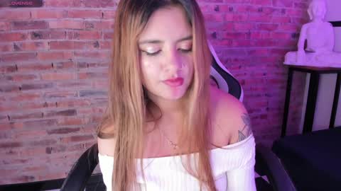 Snapshot of ari_white8 chatting on February 1, 2:56 pm Ari online show from February 1, 2:56 pm