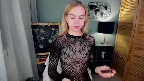 aria69stars online show from November 18, 3:38 pm