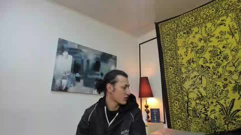 aria y orien  online show from October 9, 10:57 am