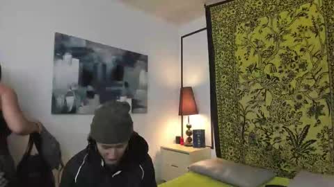 aria y orien  online show from October 23, 11:09 am