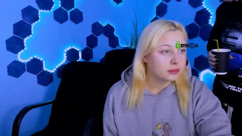 Snapshot of aria_blaze_ chatting on March 18, 9:34 am aria_blaze_ online show from March 18, 9:34 am