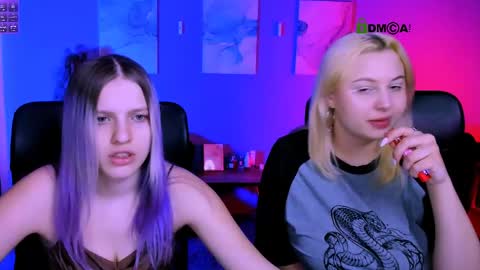 Snapshot of aria_blaze_ chatting on March 23, 9:46 am aria_blaze_ online show from March 23, 9:46 am