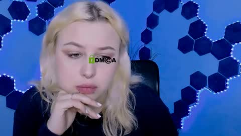 Snapshot of aria_blaze_ chatting on April 1, 8:48 am aria_blaze_ online show from April 1, 8:48 am