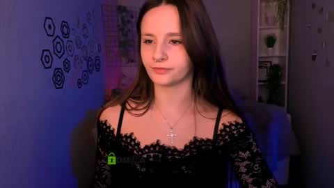 Snapshot of aria_glow chatting on March 22, 10:07 am Aria online show from March 22, 10:07 am